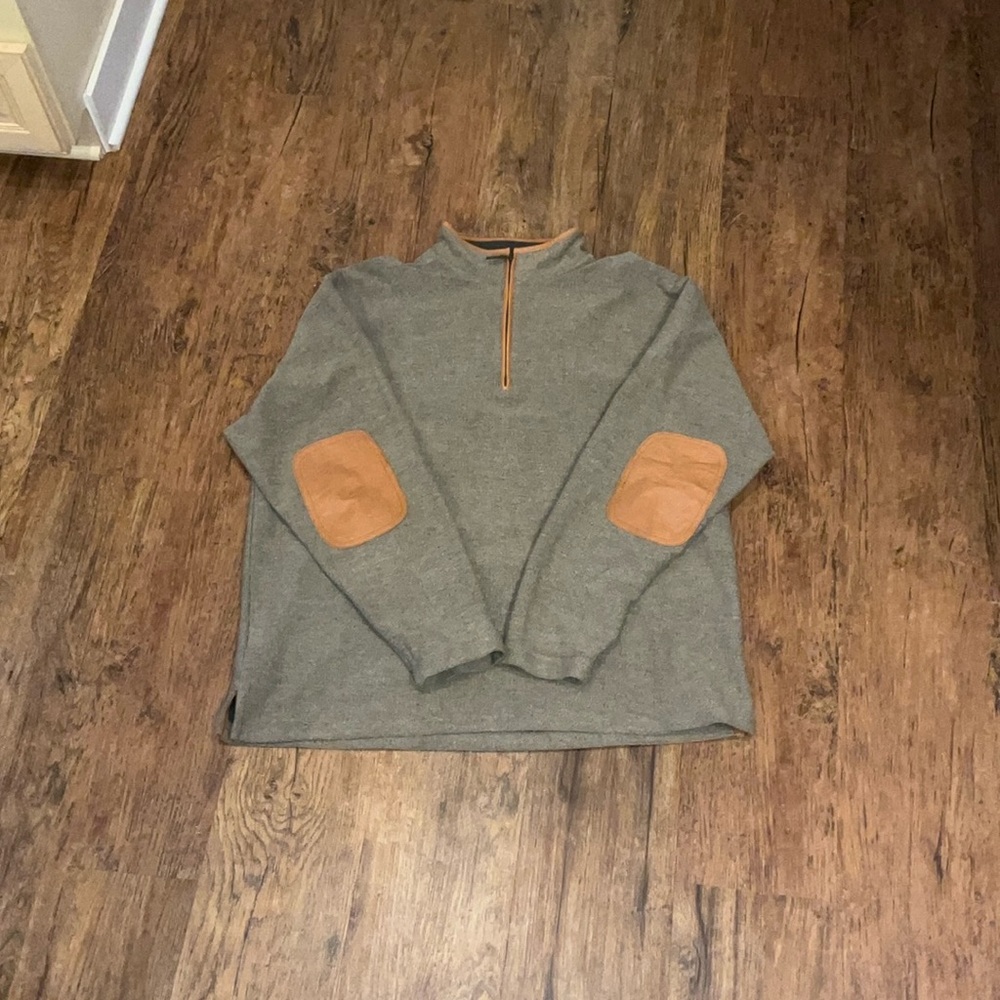 Orvis men’s XL pullover with leather elbow.